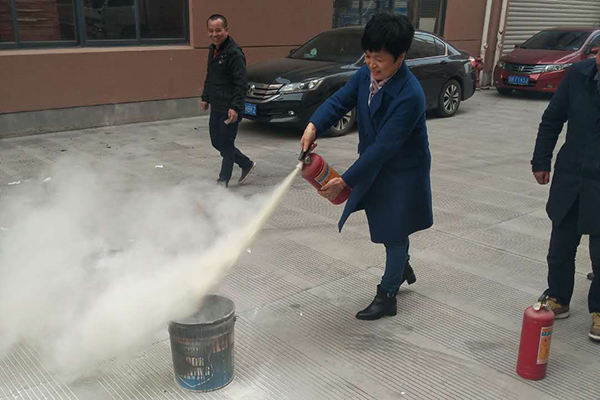 敲響火災(zāi)警鐘，鞏固防火意識(shí)——洛茲服飾舉行消防知識(shí)培訓(xùn)與火災(zāi)演習(xí)